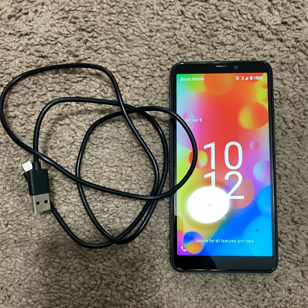 Bounce cellphone with 32gb SIM card